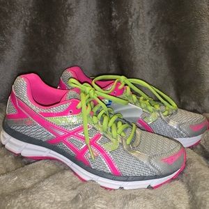 Brand new ASICS tennis shoes with tags! Gel!